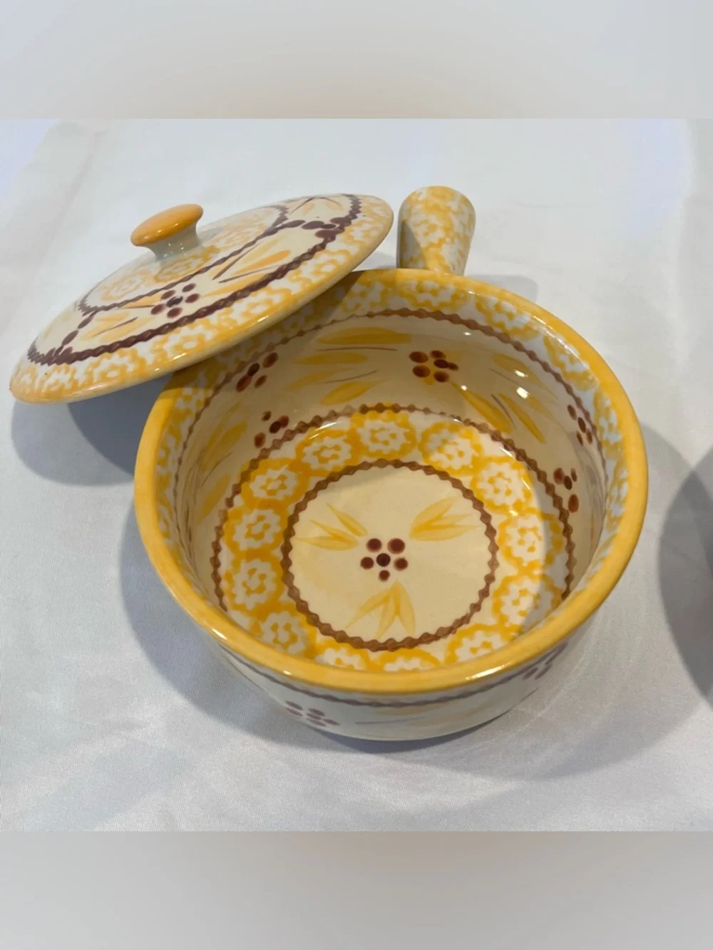 Temp-tations by Tara Old World Soup Crock Bowls Set of 2 w/ Lids Yellow Floral